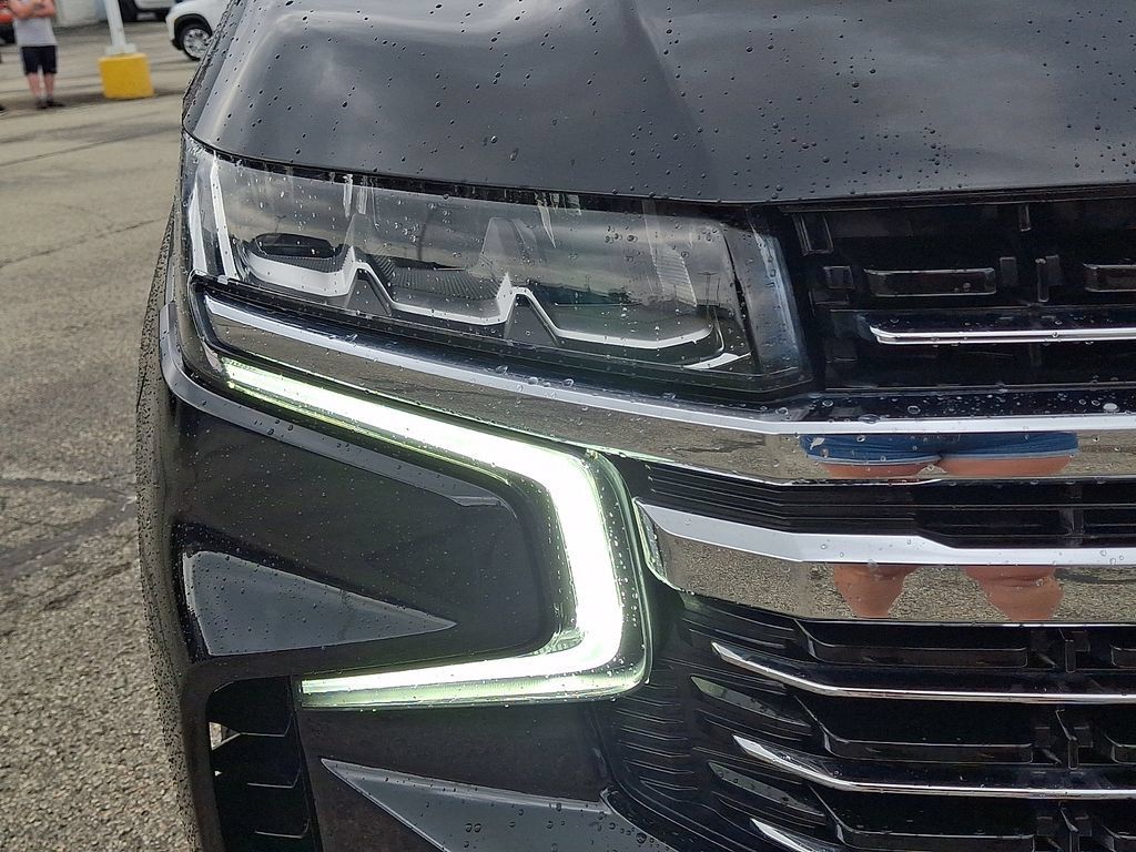 Used 2022 Chevrolet Suburban LT w/ LT Signature Plus Package AWD/4WD image 10