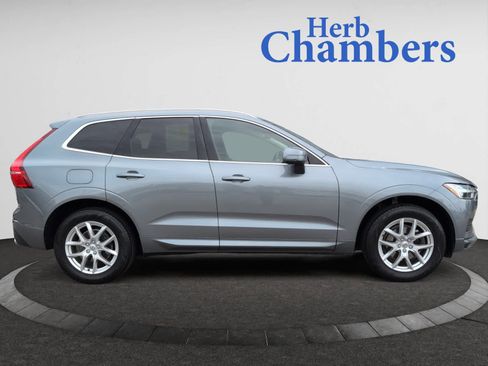 Used 2019 Volvo XC60 T5 Momentum image 11