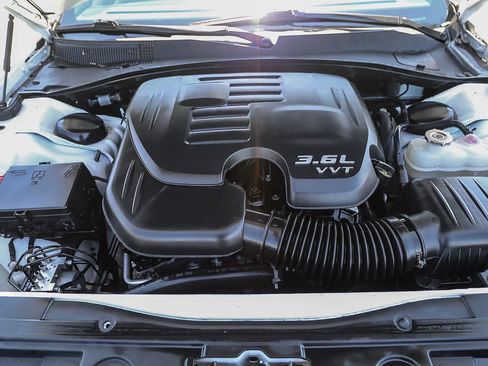 Used 2018 Chrysler 300 S RWD image 26