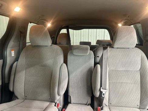 Used 2019 Toyota Sienna LE FWD image 12