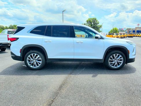 Used 2025 Buick Enclave Preferred AWD/4WD image 13