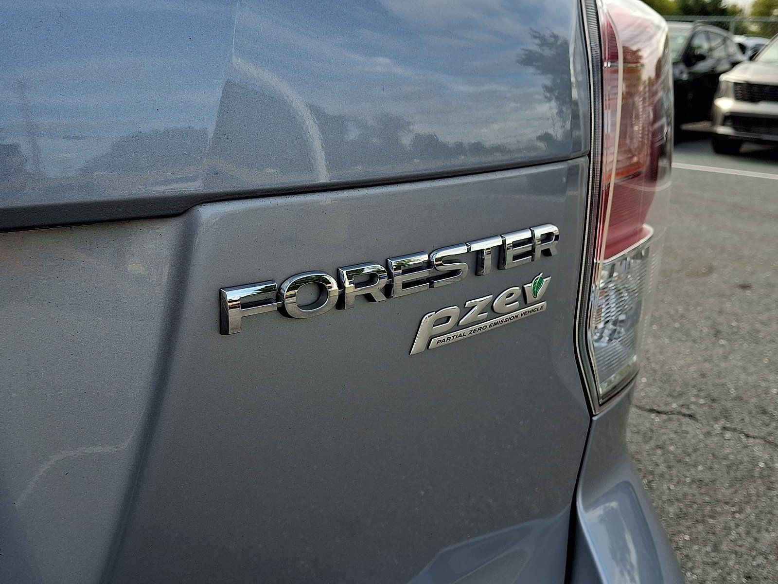Used 2017 Subaru Forester 2.5i Premium w/ All-Weather Package AWD/4WD image 30