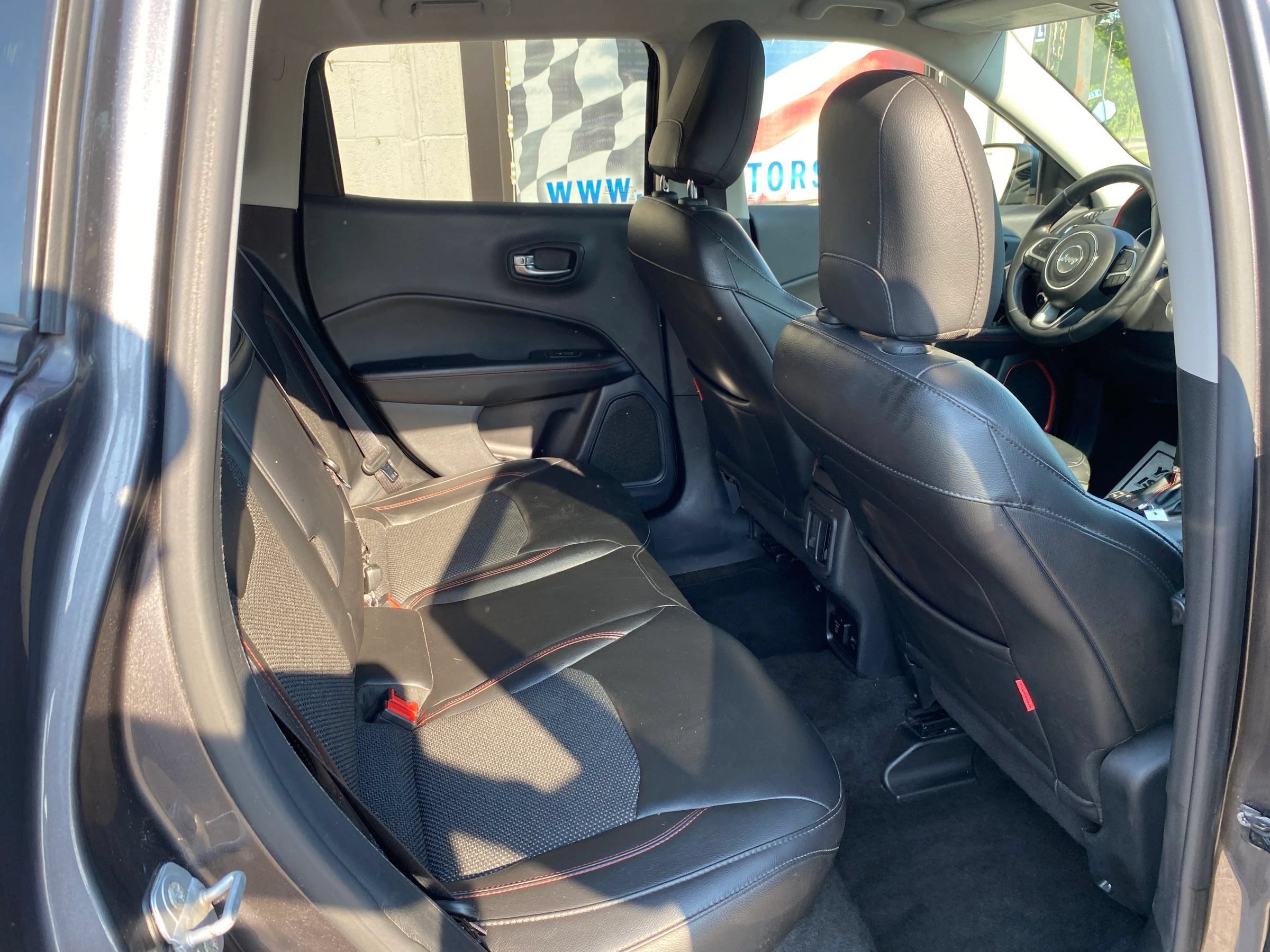 Used 2018 Jeep Compass Trailhawk w/ Cold Weather Group AWD/4WD image 11