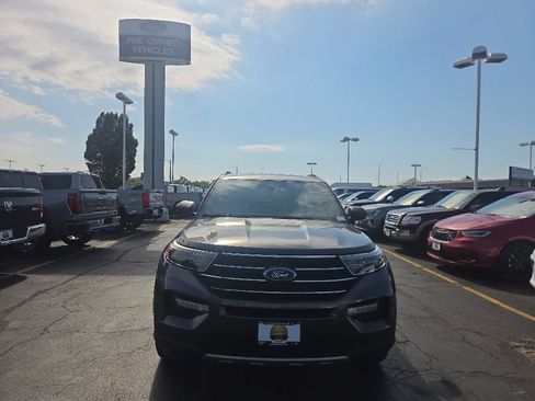 Used 2020 Ford Explorer XLT w/ Equipment Group 202A AWD/4WD image 9