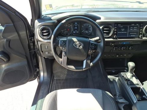 Used 2022 Toyota Tacoma TRD Off-Road w/ Technology Package RWD image 10