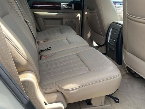 Used 2005 Lincoln Navigator Luxury AWD/4WD image 30