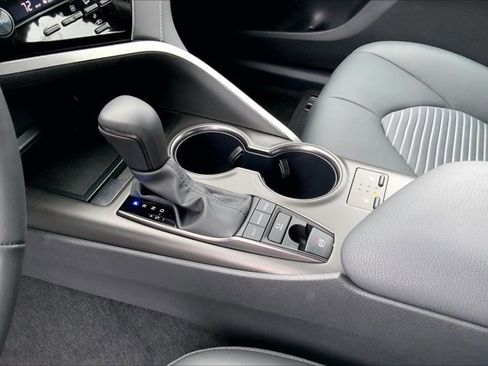 Used 2024 Toyota Camry SE image 17