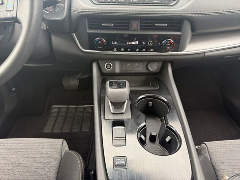 Used 2023 Nissan Rogue SV FWD image 12