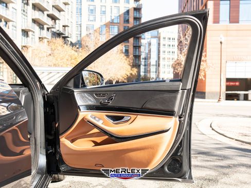 Used 2019 Mercedes-Benz S 560 4MATIC Sedan w/ Premium Package image 49