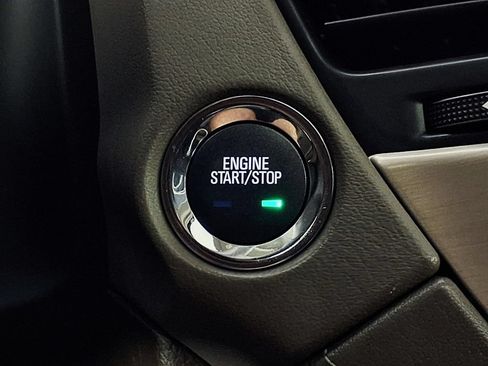 Used 2018 GMC Yukon Denali RWD image 16