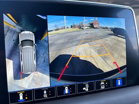 Used 2022 GMC Yukon SLT w/ SLT Premium Package image 29