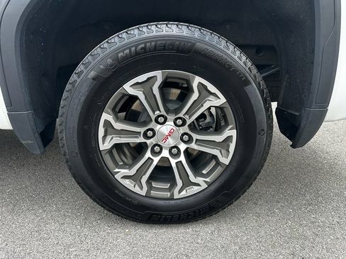 Used 2025 GMC Sierra 1500 SLT AWD/4WD image 31