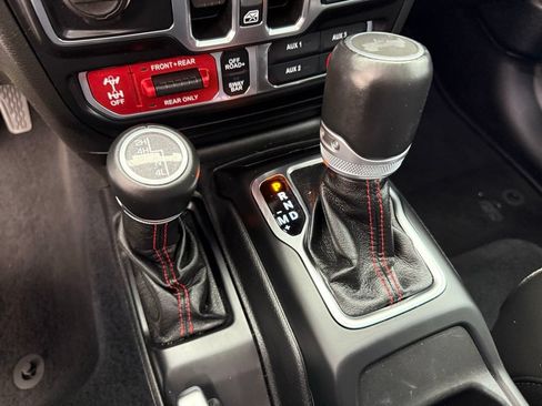 Used 2021 Jeep Wrangler Unlimited Rubicon AWD/4WD image 37