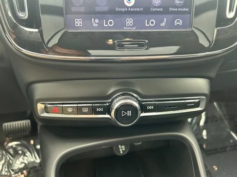 Certified 2025 Volvo XC40 B5 Plus AWD/4WD image 26