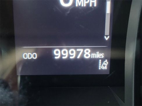 Used 2021 Toyota Camry SE image 11