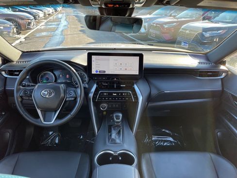 Certified 2024 Toyota Venza XLE image 15