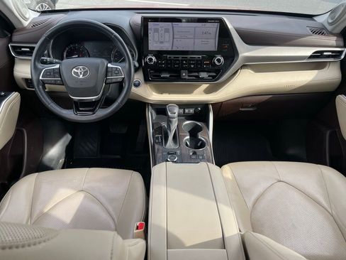 Used 2021 Toyota Highlander Limited AWD/4WD image 13