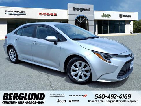 Used 2023 Toyota Corolla LE FWD image 1
