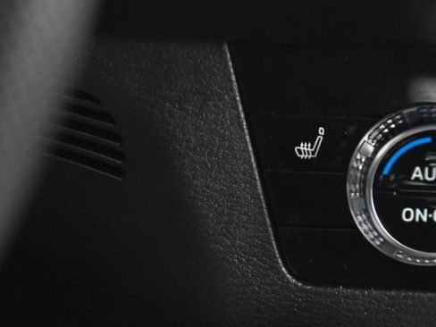 Used 2024 Mitsubishi Outlander SE image 36