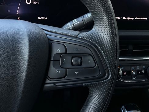 Used 2025 Buick Envista Preferred image 34