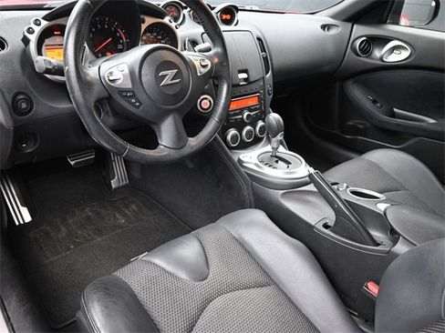 Used 2010 Nissan 370Z Touring image 18