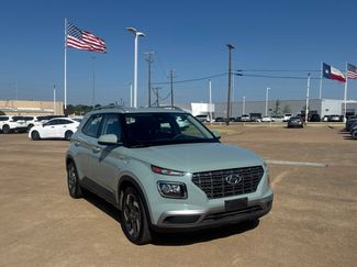 Used 2025 Hyundai Venue SEL FWD video 1