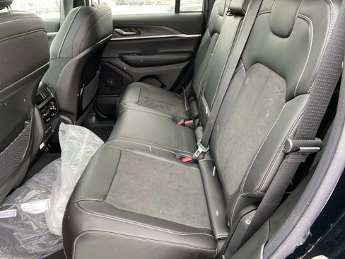 New 2026 Jeep Grand Cherokee Altitude image 8