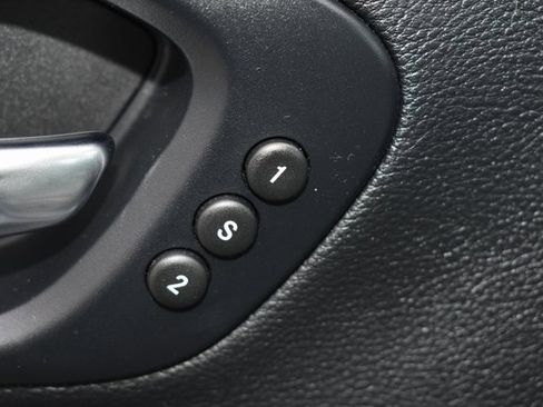 Used 2019 Jeep Cherokee Limited image 16