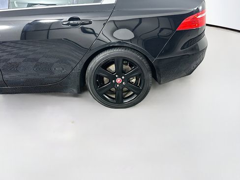 Used 2019 Jaguar XE Prestige RWD image 11