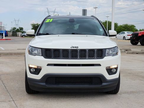 Used 2021 Jeep Compass Latitude FWD image 2