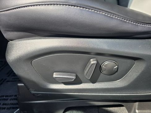 Used 2022 Ford Explorer XLT w/ Equipment Group 202A AWD/4WD image 17