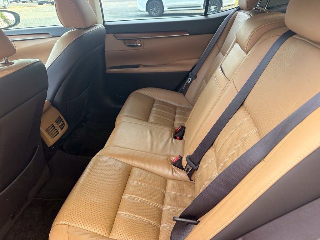 Used 2017 Lexus ES 300h w/ Luxury Package FWD image 7