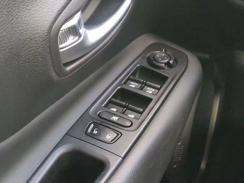 Certified 2022 Jeep Renegade Latitude AWD/4WD image 26