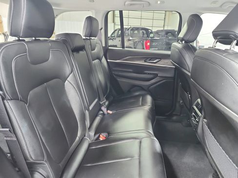 Used 2023 Jeep Grand Cherokee Limited AWD/4WD image 43