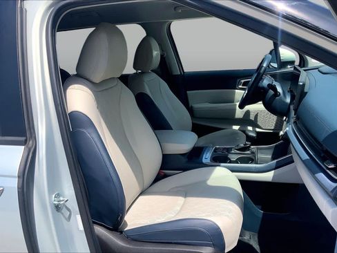 Certified 2025 Kia Carnival EX FWD image 9