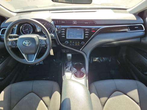 Used 2018 Toyota Camry LE image 11
