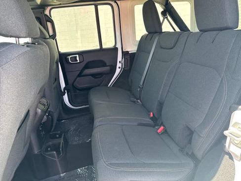 Used 2026 Jeep Wrangler Unlimited Sahara AWD/4WD image 18