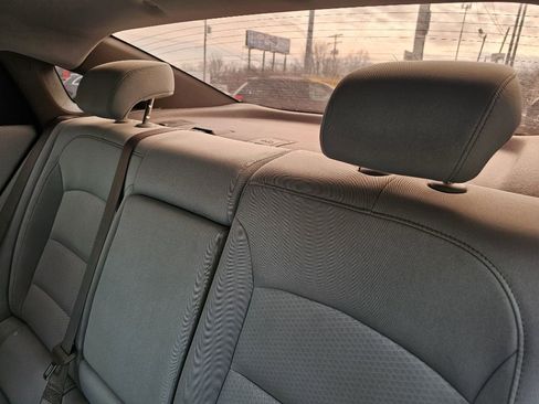 Used 2020 Chevrolet Malibu LT FWD image 37