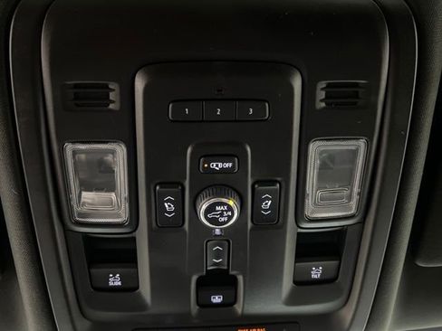 Used 2022 GMC Yukon XL Denali AWD/4WD image 44