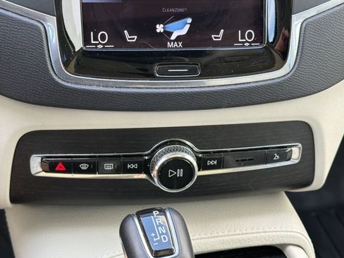 Used 2020 Volvo XC90 T6 Momentum AWD/4WD image 20