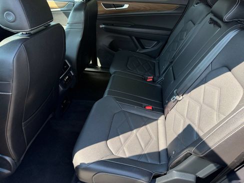 Used 2025 Volkswagen Atlas SE FWD image 22