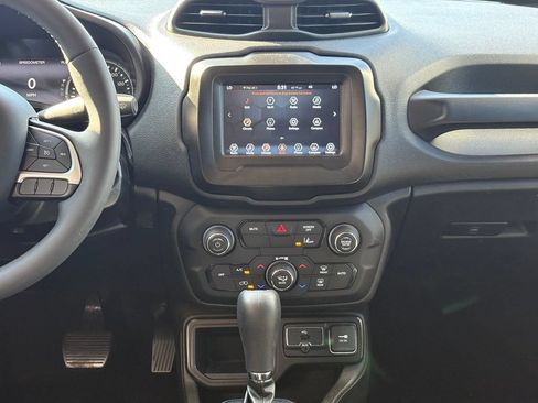 Certified 2021 Jeep Renegade Latitude FWD image 13