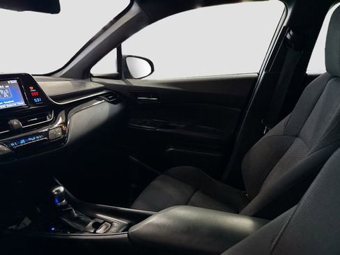Used 2018 Toyota C-HR XLE image 23