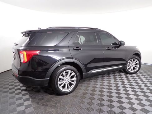 Used 2024 Ford Explorer XLT w/ Equipment Group 202A AWD/4WD image 19