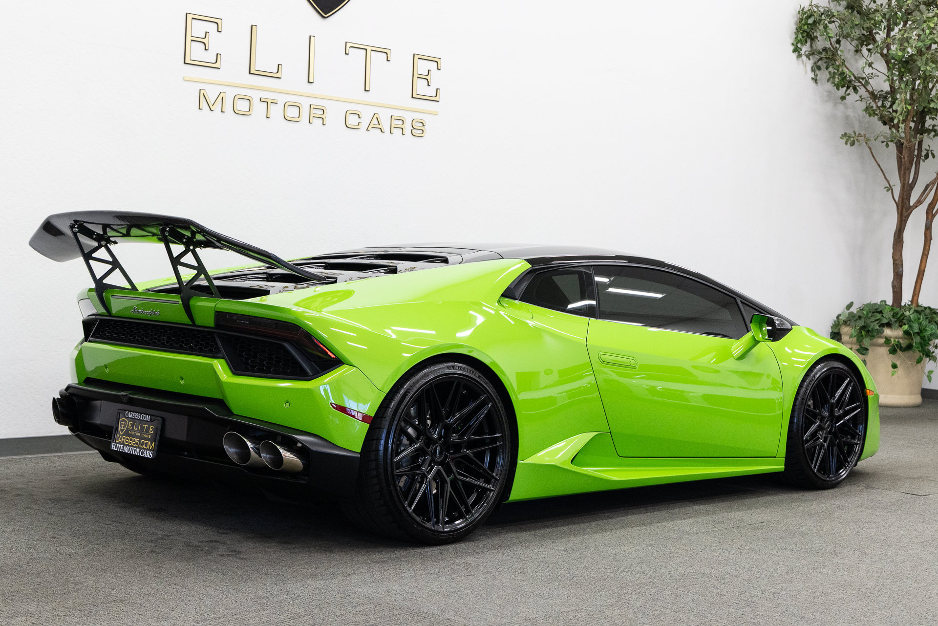 Used 2018 Lamborghini Huracan LP 580-2 RWD image 9