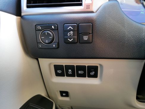 Used 2023 Lexus GX 460 Premium image 26