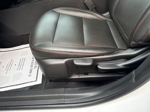 Used 2025 Chevrolet Trax RS w/ Sunroof Package FWD image 16