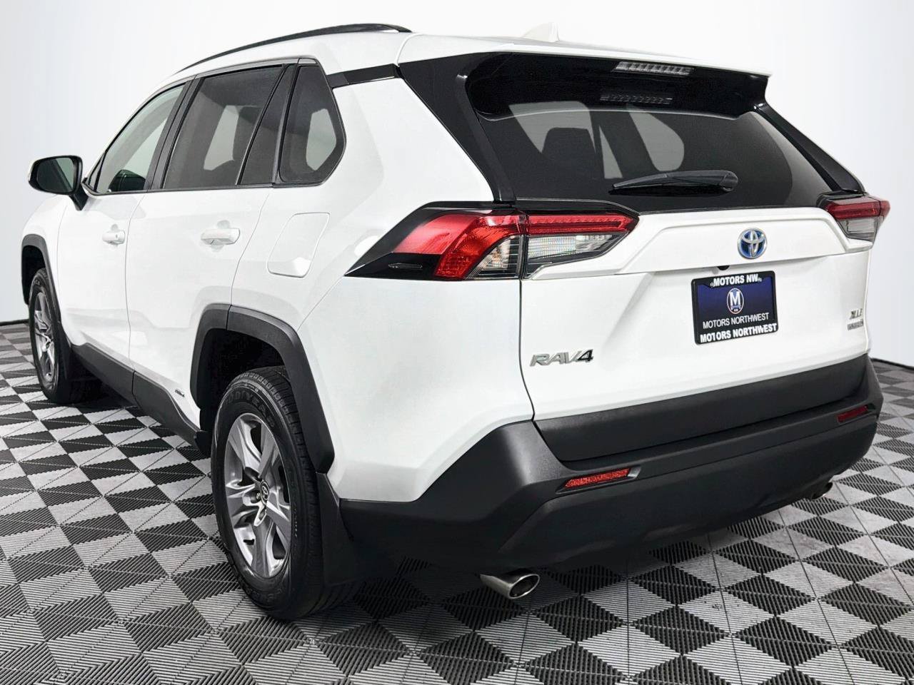 Used 2022 Toyota RAV4 XLE w/ XLE Grade Weather Package AWD/4WD image 9