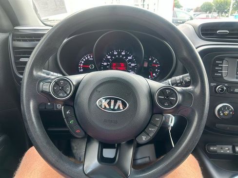 Used 2016 Kia Soul + FWD image 11