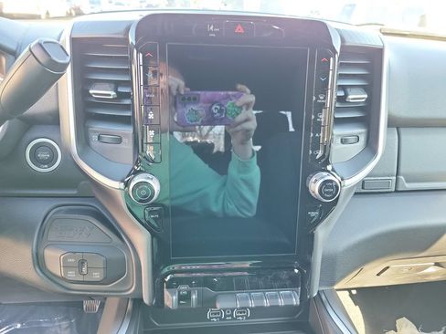 New 2026 RAM 2500 Big Horn AWD/4WD image 13